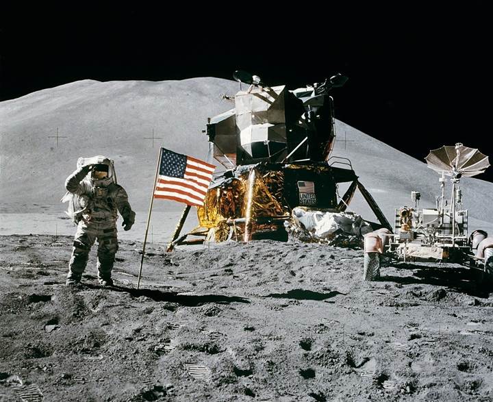 Rus Uzay Ajansı başkanı: 'Amerikalılar Ay'a gitti mi gitmedi mi kontrol edeceğiz'