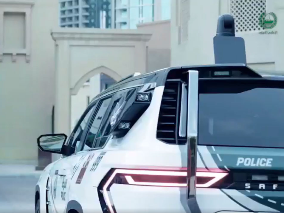 Dubai polisi, dünyanın en gelişmiş polis araçlarından birini filosuna ekledi