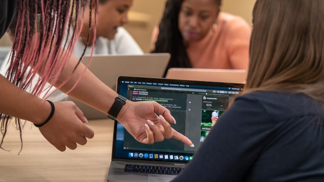 Apple kadınlara yönelik girişimcilik kampı başlatıyor