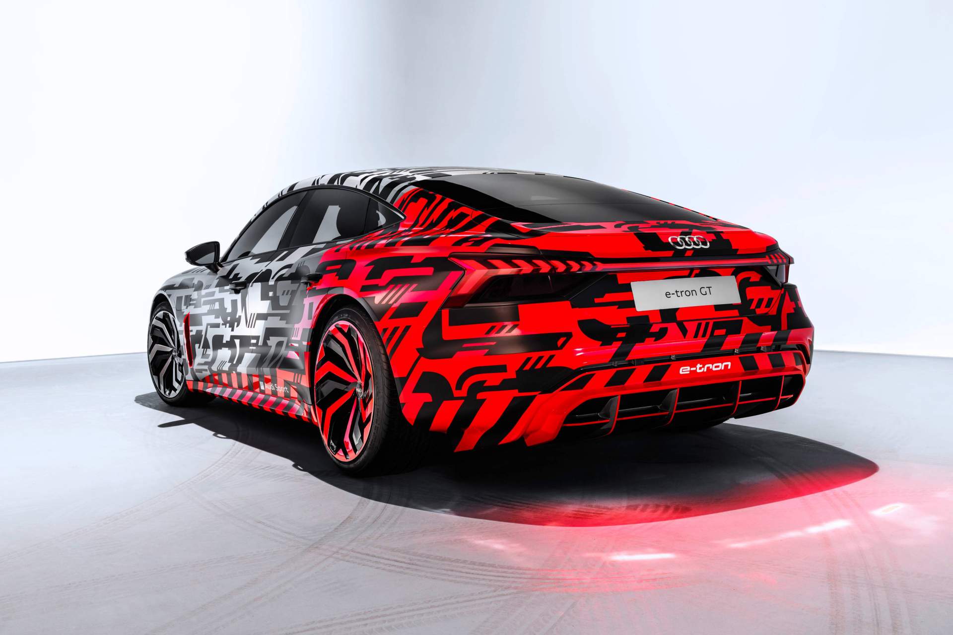 Audi e-tron GT Concept, fuar öncesi ilk resmi görselleriyle karşınızda