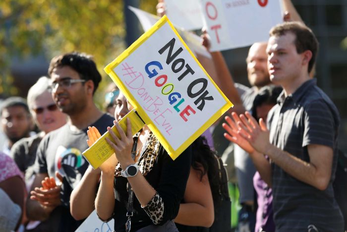 Google personeli şirketin Çin'e özel geliştirdiği arama motorunu protesto ediyor