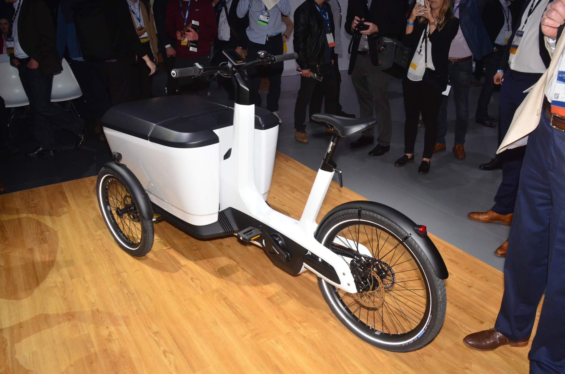 Volkswagen tarihinin en küçük ticari aracı: Cargo e-Bike