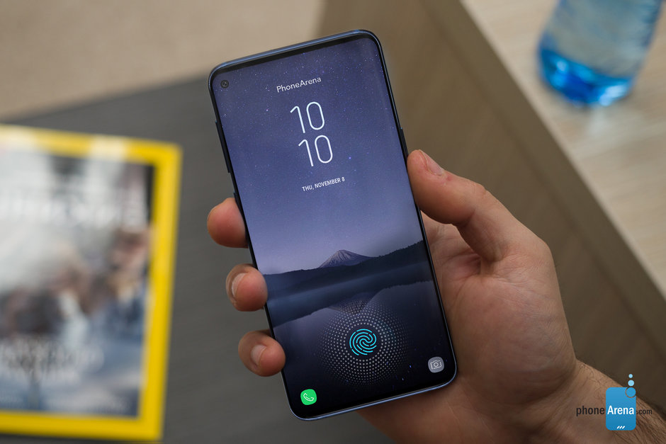 Çift ön kameralı Galaxy S10+'un ekran tasarımı daha farklı olacak