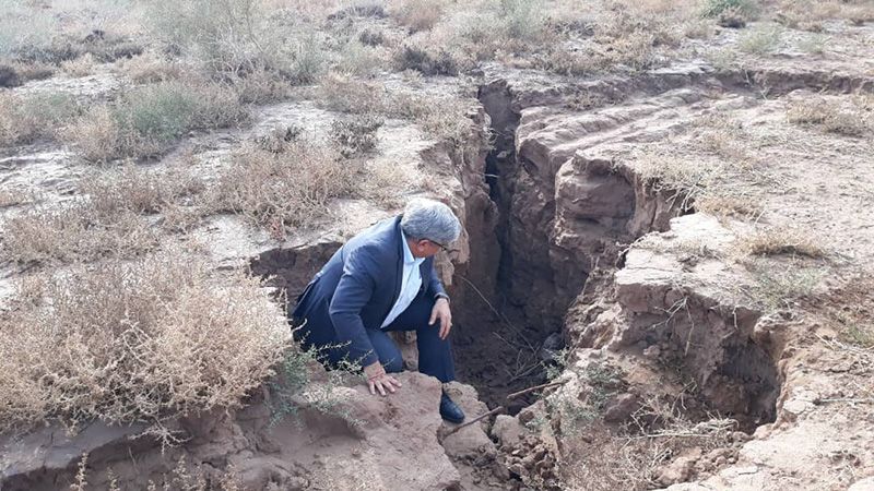 Uydu verileri Tahran’ın yavaş yavaş toprağa gömüldüğünü gösteriyor