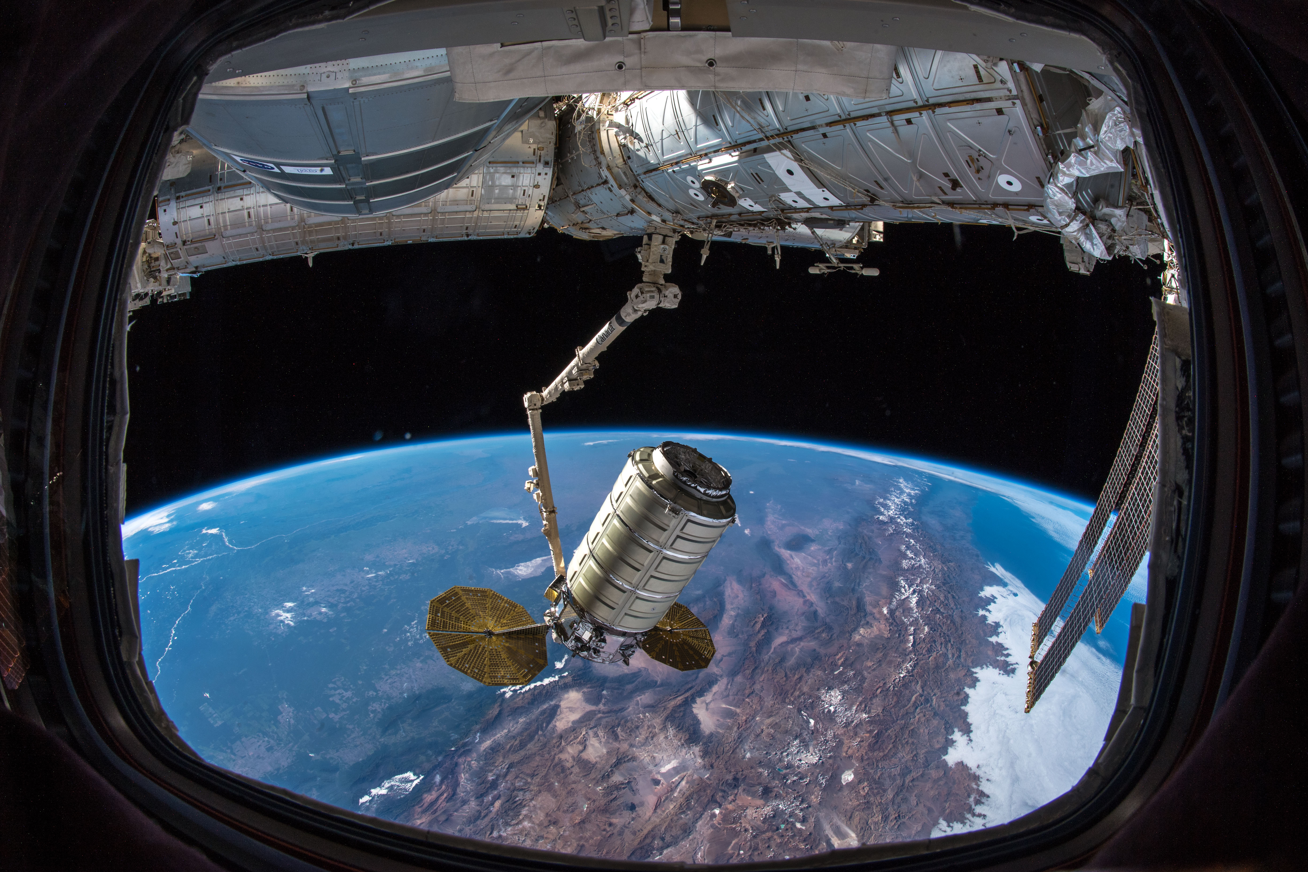 SpaceX, ISS'ye kargo gönderiyor