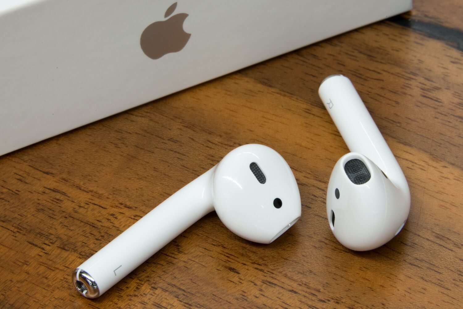 Apple'ın AirPods patenti biyometrik sensörlü yeni bir tasarıma işaret ediyor