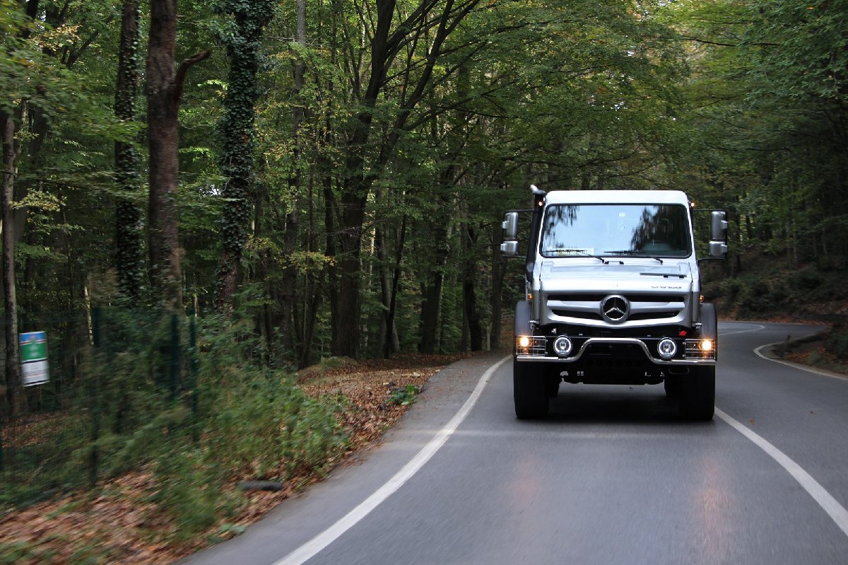 Mercedes'in efsanevi kamyonu Unimog, Türkiye'de satışa sunuldu