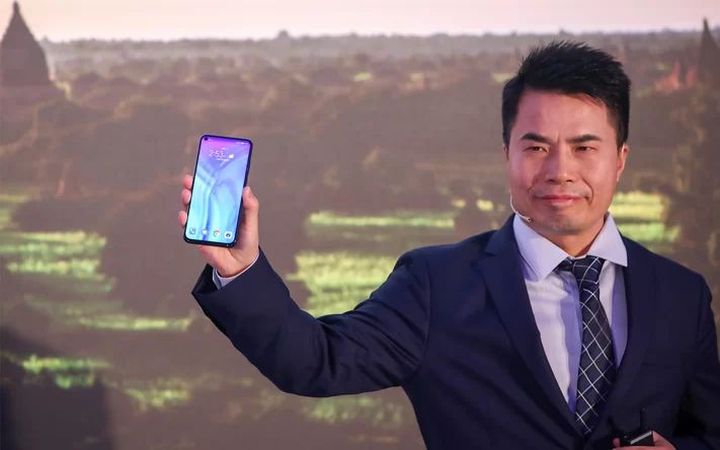 Honor View 20'in resmi posterleri telefonun ön tasarımını ortaya çıkardı