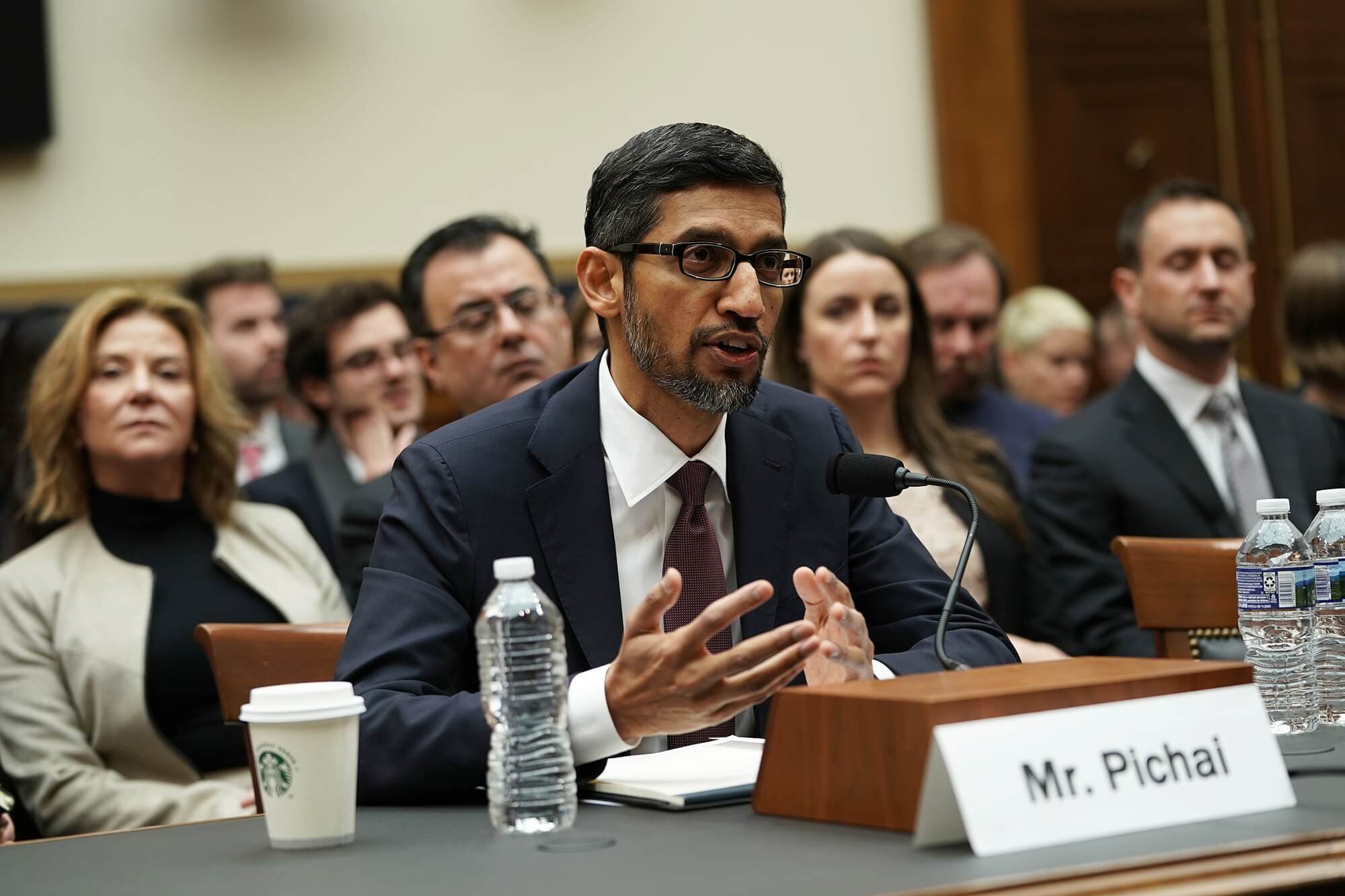 Google CEO'su, Çin için geliştirilen sansürlü arama motoru ile ilgili net konuşmuyor