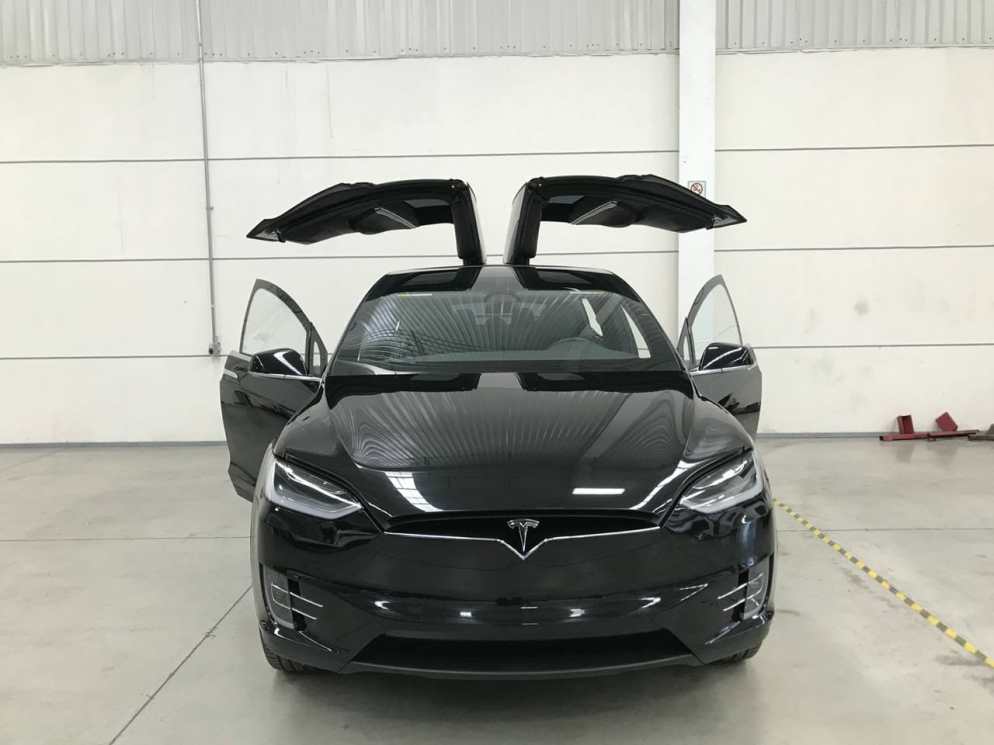 Karşınızda kurşun geçirmez Tesla Model X