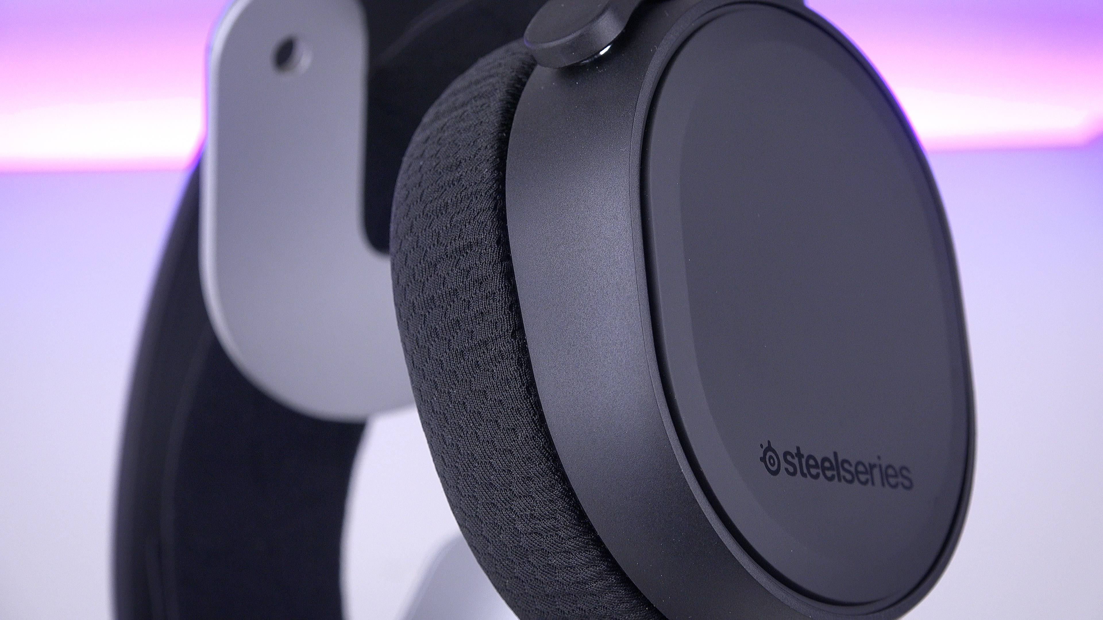 Steelseries arctis raw. Steelseries Arctis 3 комплектация. Steelseries Neo Noir накладки на наушники Arctis.