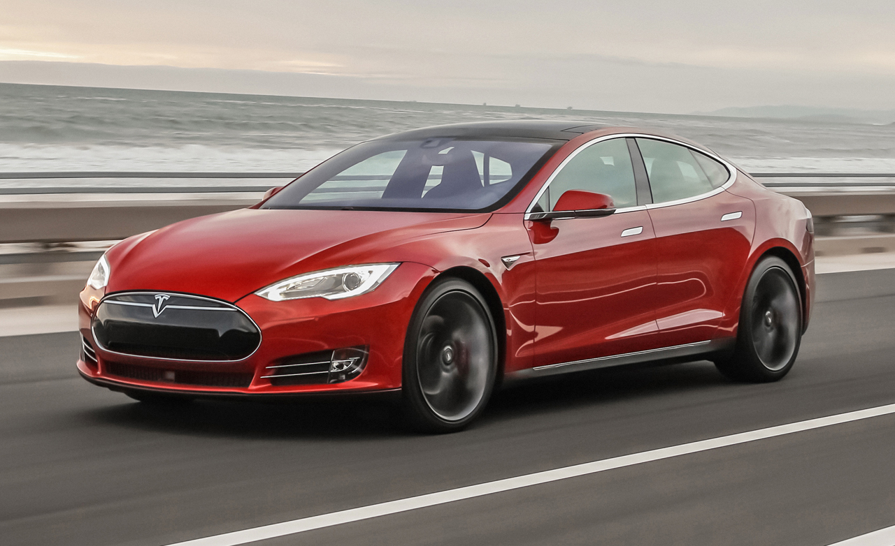 Tesla sürücüleri, spor otomobil sahiplerinden daha fazla radara yakalanıyorlar