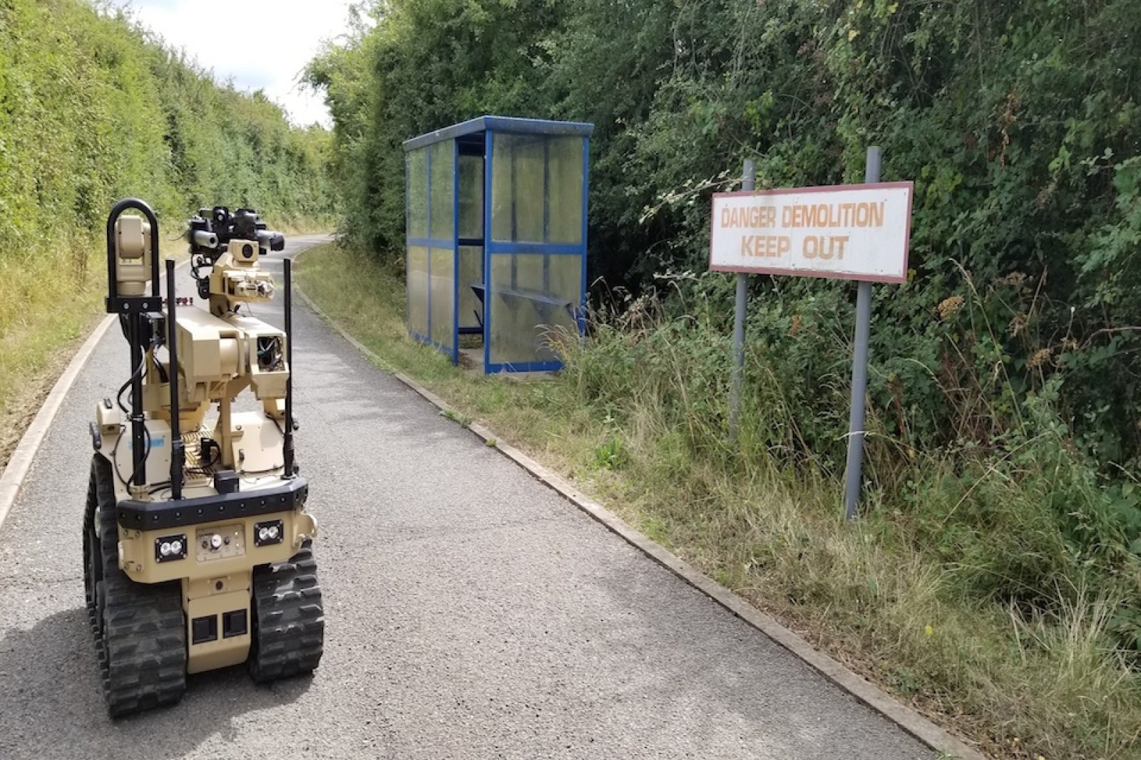 İngiliz ordusu yüksek teknoloji ürünü bomba imha robotları satın alıyor