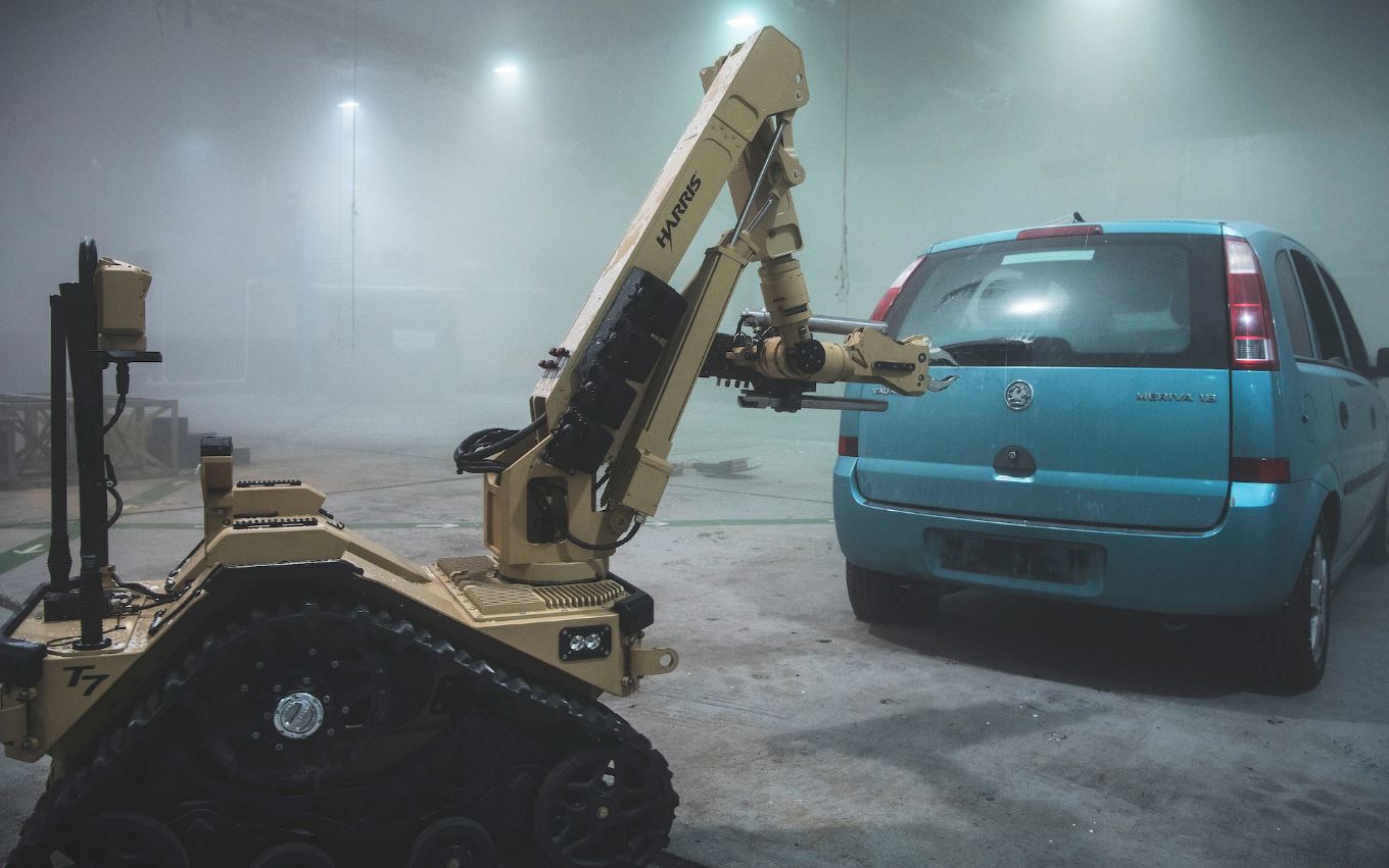 İngiliz ordusu yüksek teknoloji ürünü bomba imha robotları satın alıyor