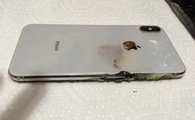 iPhone Xs Max patladı!