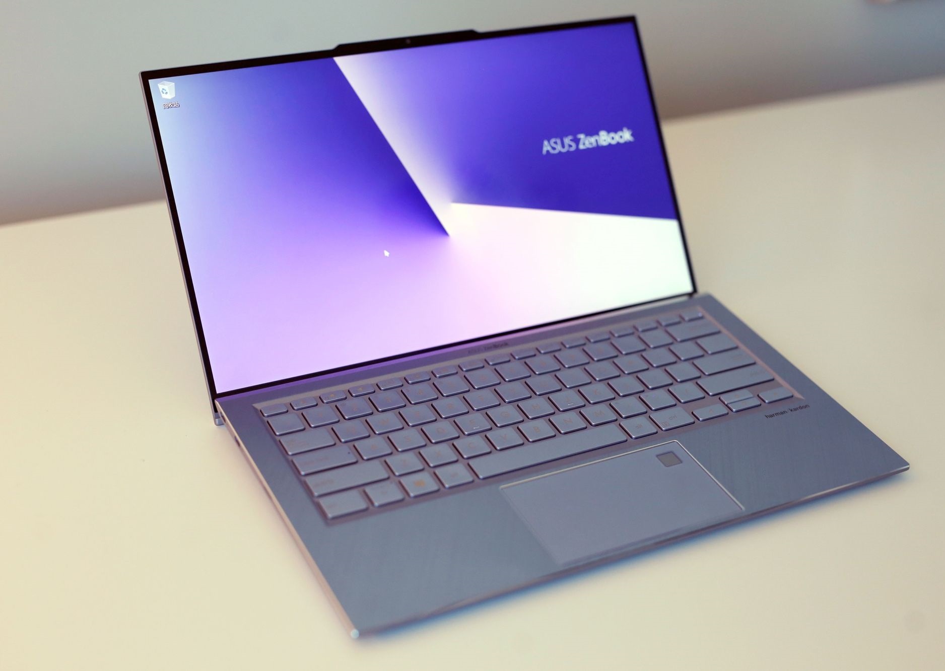 Asus ZenBook S13 dünyanın en çerçevesiz ekranına sahip