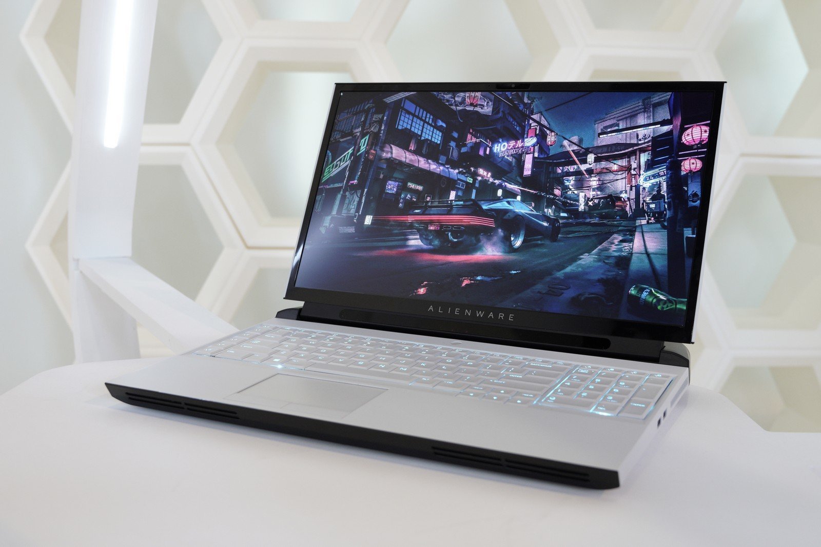 Alienware Area 51m dizüstü modeli yükseltilebilir işlemci ve ekran kartı ile geliyor