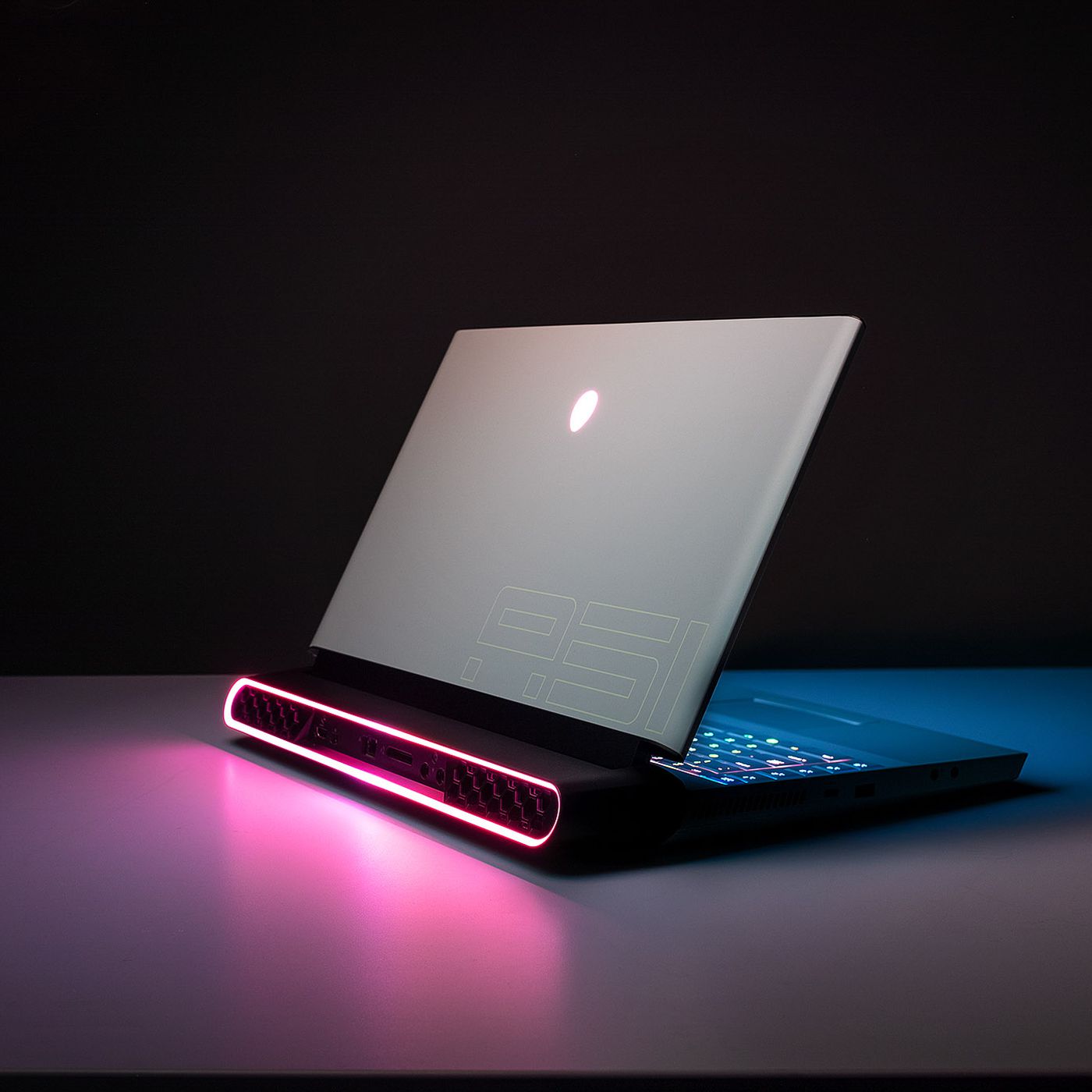 Alienware Area 51m dizüstü modeli yükseltilebilir işlemci ve ekran kartı ile geliyor