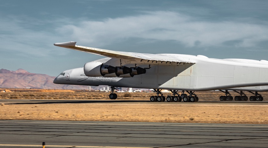 Dünyanın en büyük uçağı 'Stratolaunch', ilk kez uçmak için artık hazır