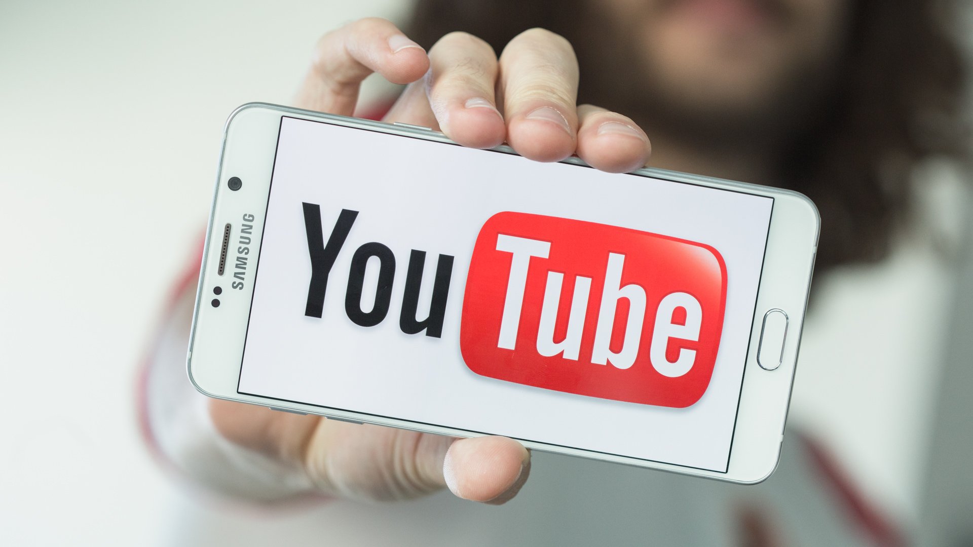 Youtube uygulamasına videolar arasında ekranı kaydırarak gezinme özelliği geliyor