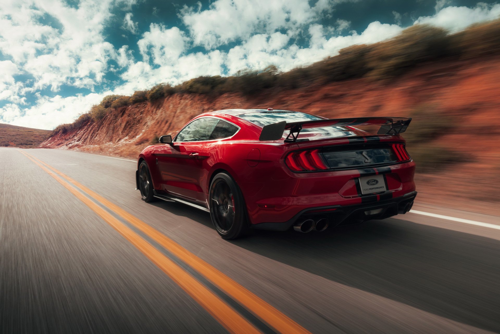 2019 Ford Shelby GT500 tanıtıldı: 'Gelmiş geçmiş en güçlü Mustang'