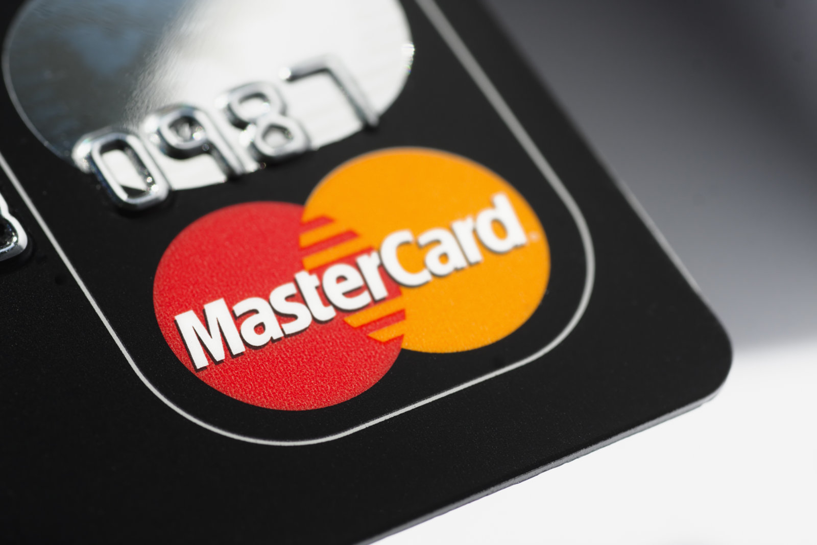 Mastercard, ücretsiz deneme sürümlerinden sonra otomatik yenilenen üyeliklerin önüne geçiyor