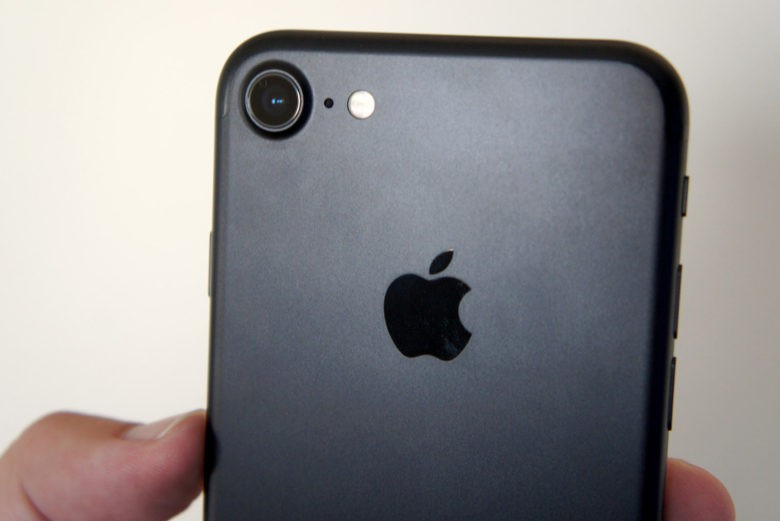 Yeni iPhone'lar, telefonu görüntü çekmek için elinize aldığınızı algılayıp kamerayı açabilir