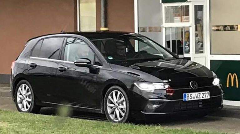 Yeni Volkswagen Golf (Mk8) kamuflajsız olarak görüntülendi