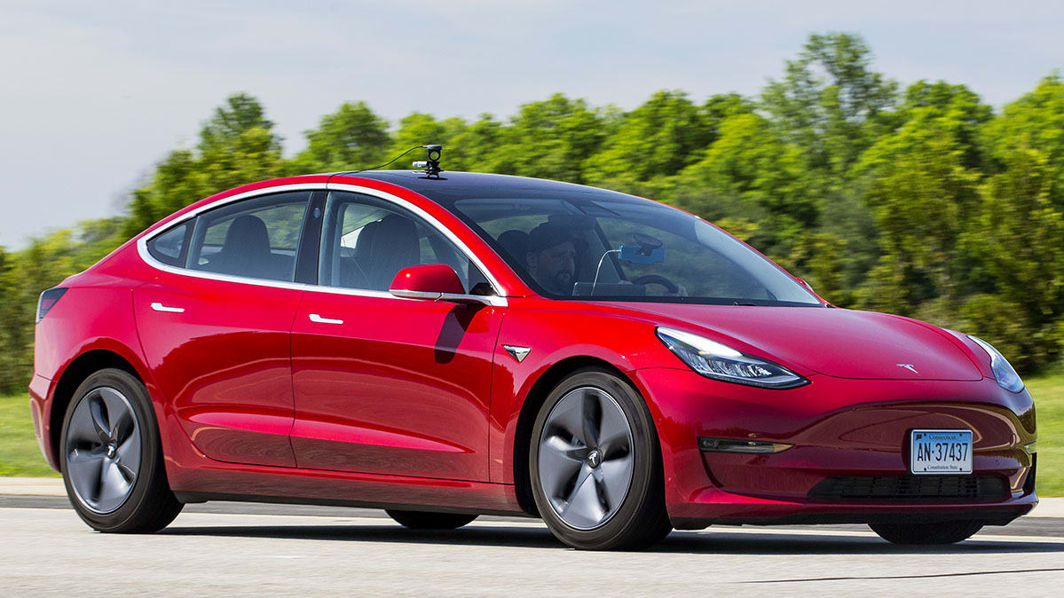 Beklenen izin geldi: Tesla Model 3 Avrupa yollarına çıkıyor