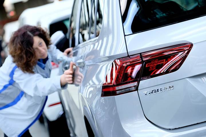 Volkswagen beÅ milyonuncu Tiguan'Ä± banttan indirdi