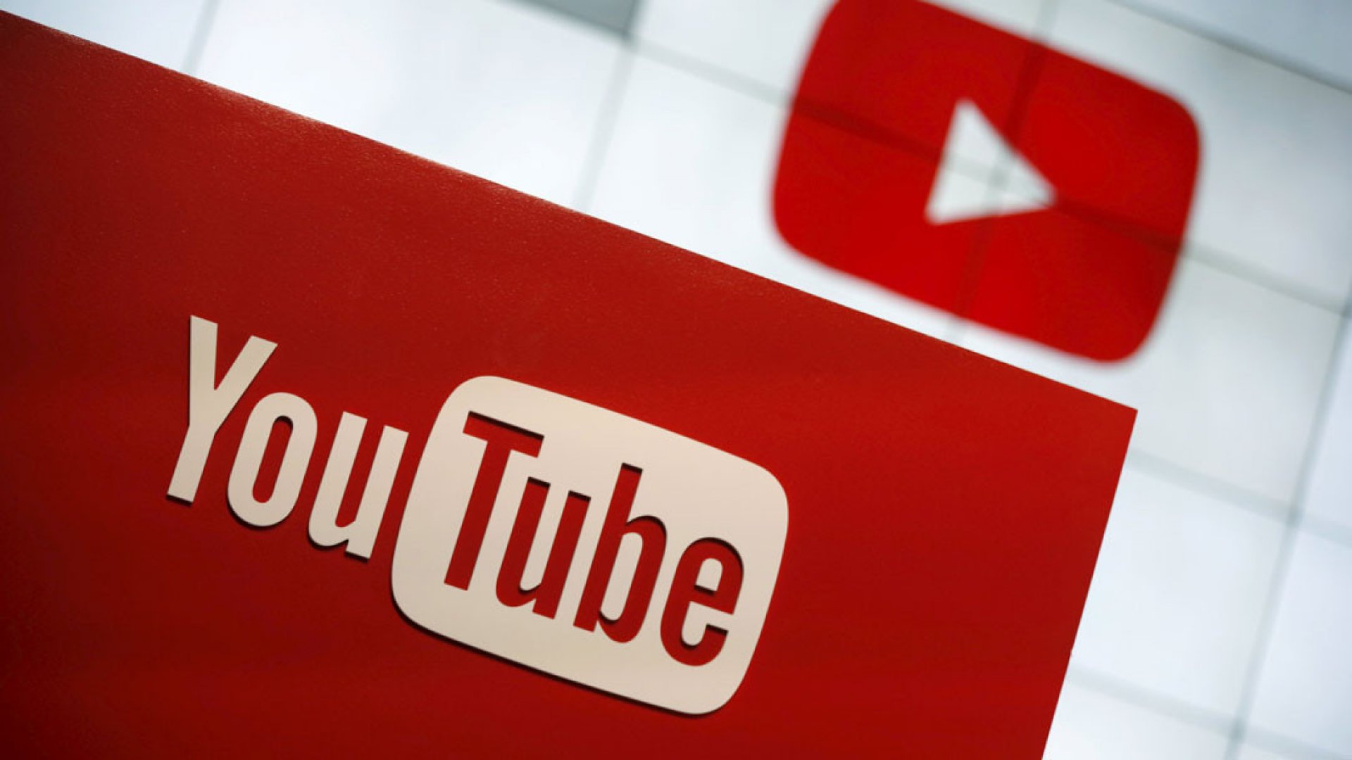 Youtube komplo teorileri içeren videoları tavsiye etmeyi durduruyor