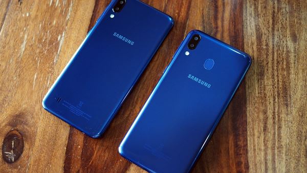 v centikli galaxy m10 ve galaxy m20
