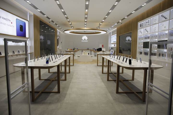 Huawei Ulkemizdeki Ilk Deneyim Magazasi Ni Izmir De Acti