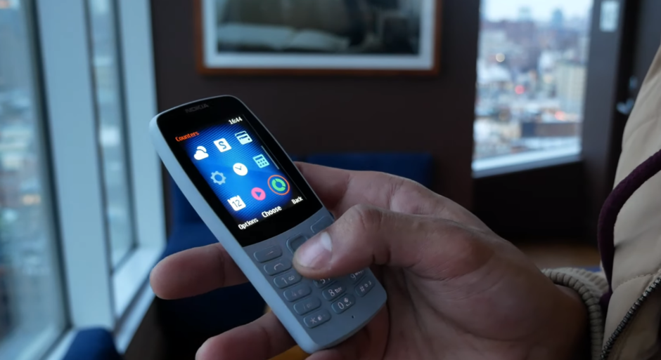 Akıllı telefon sevmeyenlere Nokia 210