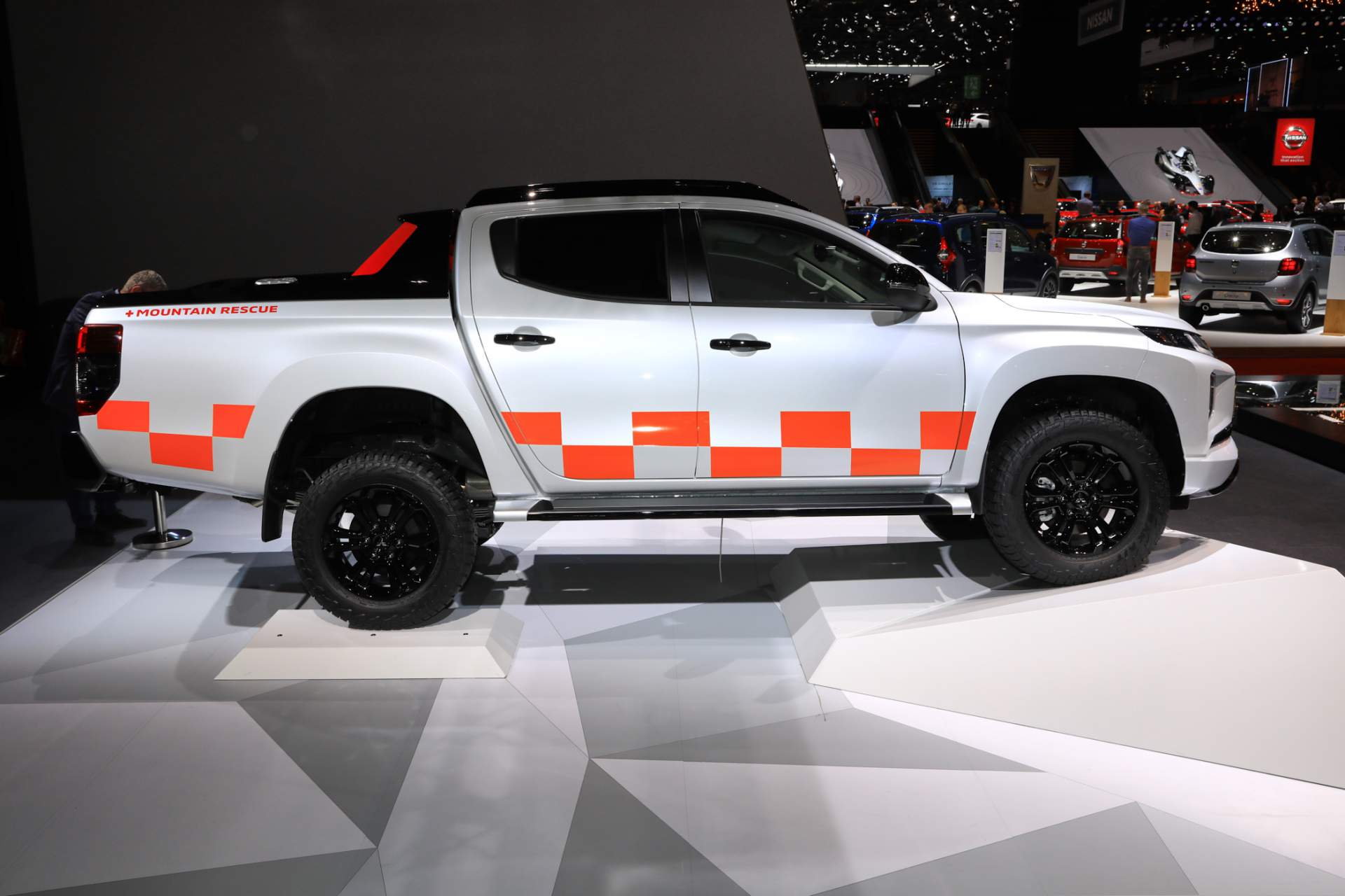 2019 Mitsubishi L200'ün Avrupa versiyonu Cenevre'de tanıtıldı