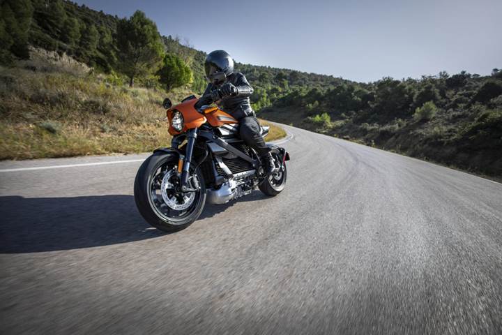 Harley-Davidson'un ilk elektrikli motosikleti daha fazla menzil sunacak
