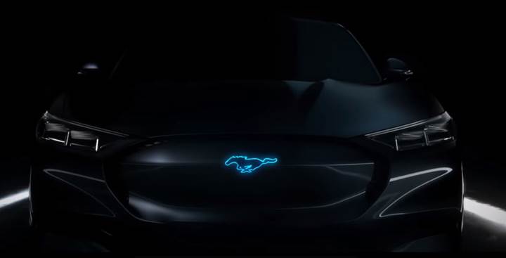 Ford'un mavi Mustang logolu teaser paylaşımı Tesla'ya gönderme mi?