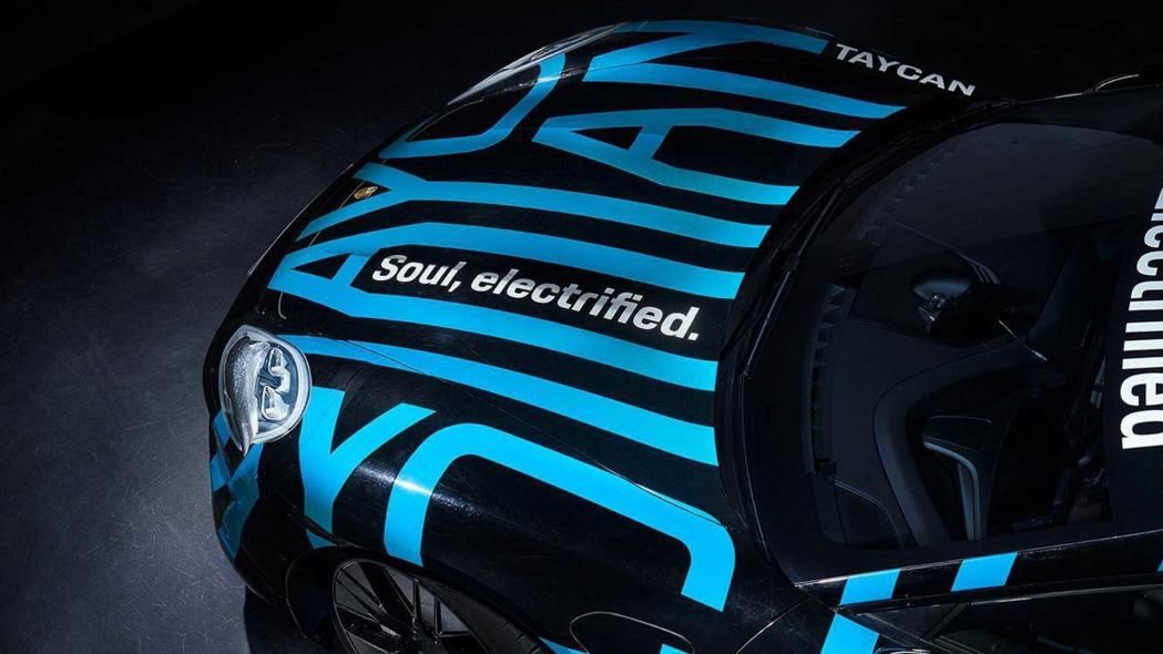 Porsche ilk elektrikli otomobili Taycan'ın teaser görsellerini yayınladı