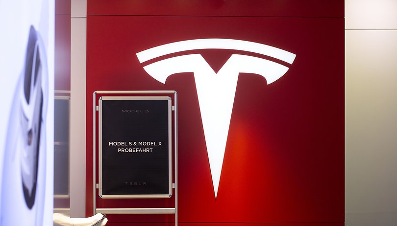 Tesla'nın araç teslim etmeleri için çalışanlarına baskı yaptığı iddia ediliyor