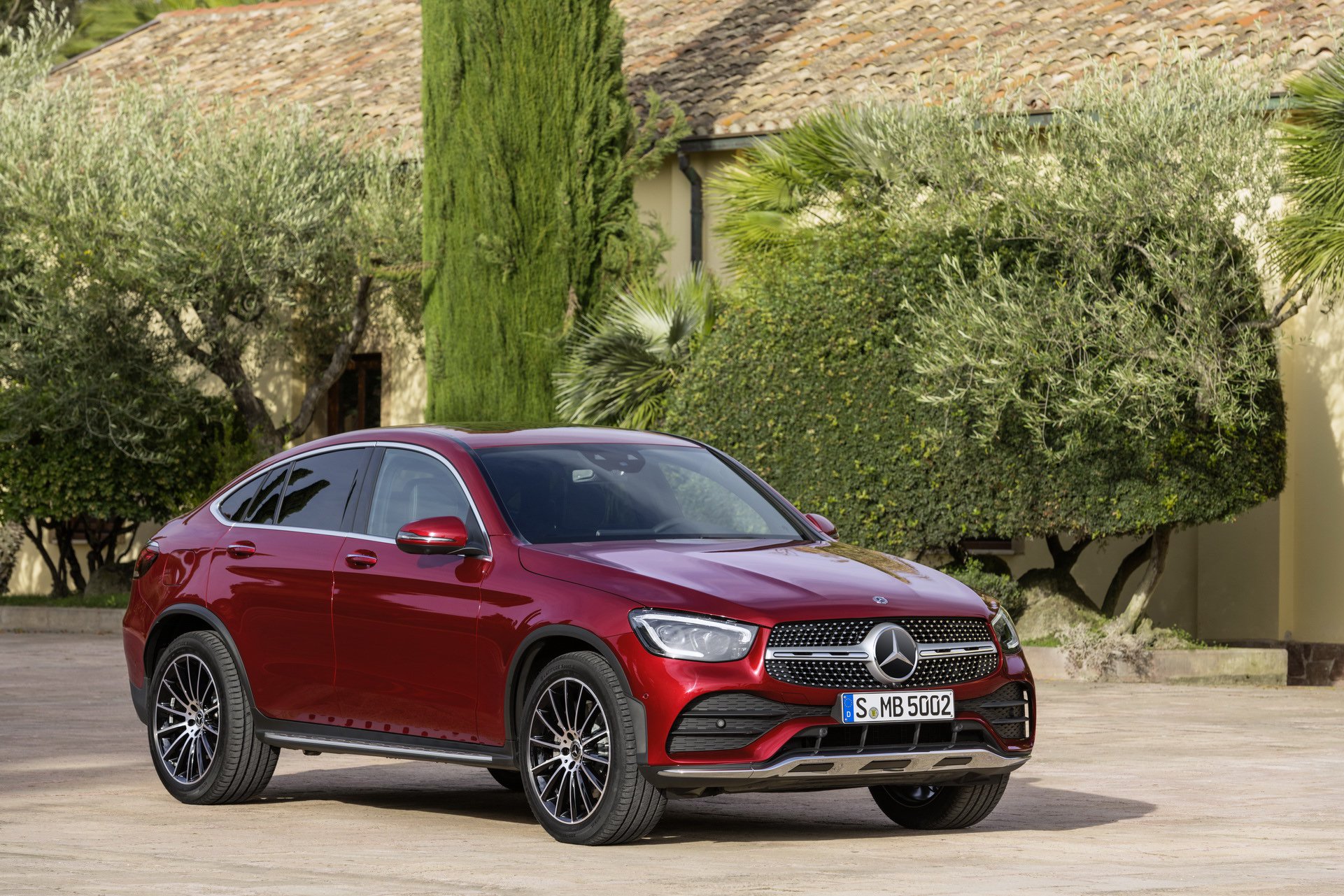 2019 Mercedes Benz GLC Coupe yenilenen yüzüyle tanıtıldı