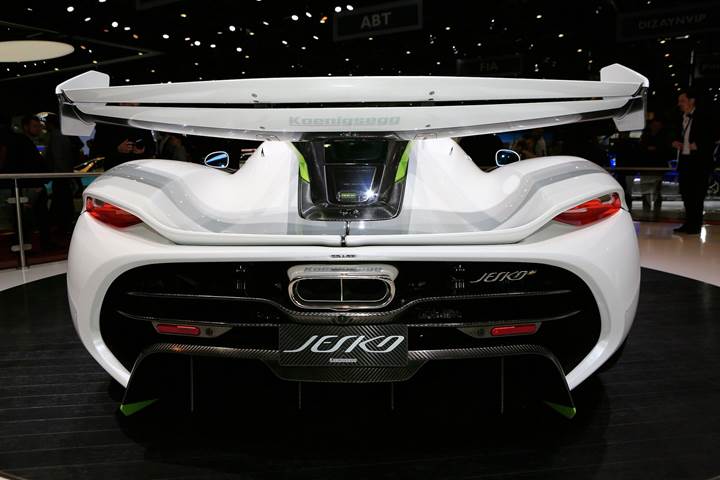 Milyon dolarlık süper otomobil Koenigsegg Jesko, tanıtıldığı gibi yok sattı
