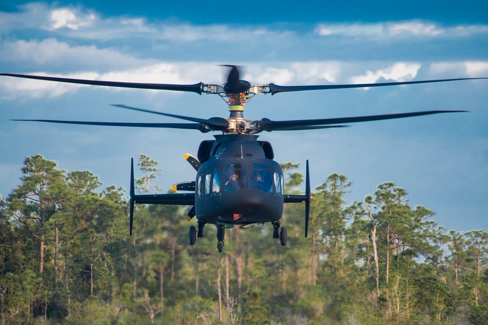 Sikorsky ve Boeing'in yüksek hızlı, çift pervaneli helikopteri ilk kez uçtu