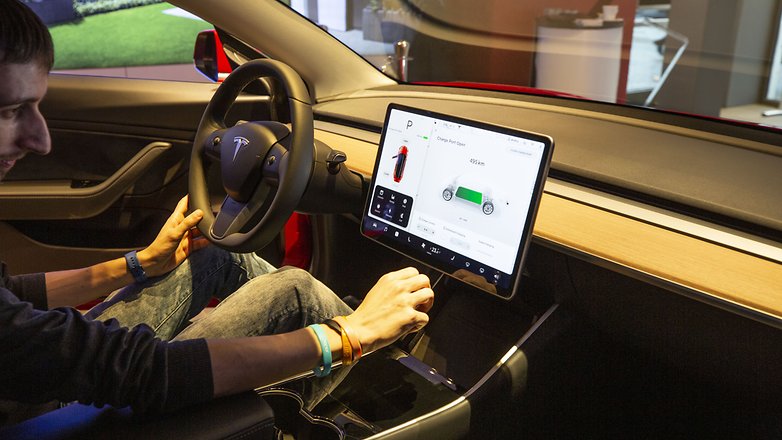 Tesla, ihtiyaç olmadığı gerekçesiyle elektrikli otomobillerindeki periyodik bakımı kaldırdı