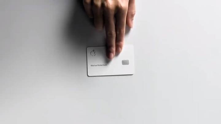 Apple kendi kredi kartını tanıttı!