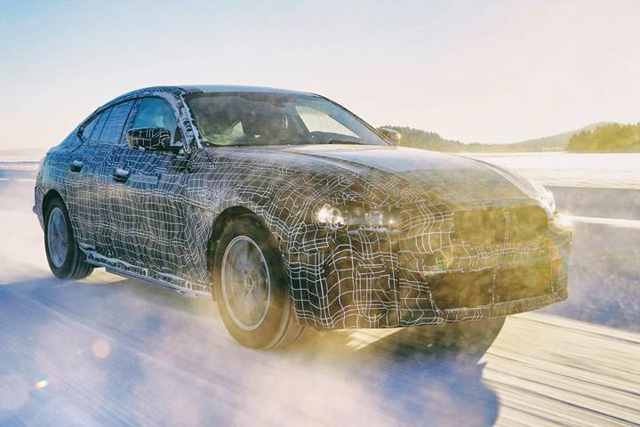 Elektrikli BMW i4 modeli 600 kilometre gibi iddialı bir menzille geliyor
