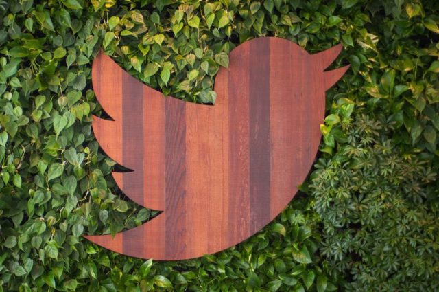 Twitter'ın mobil uygulamasına, gerçek karanlık mod geliyor