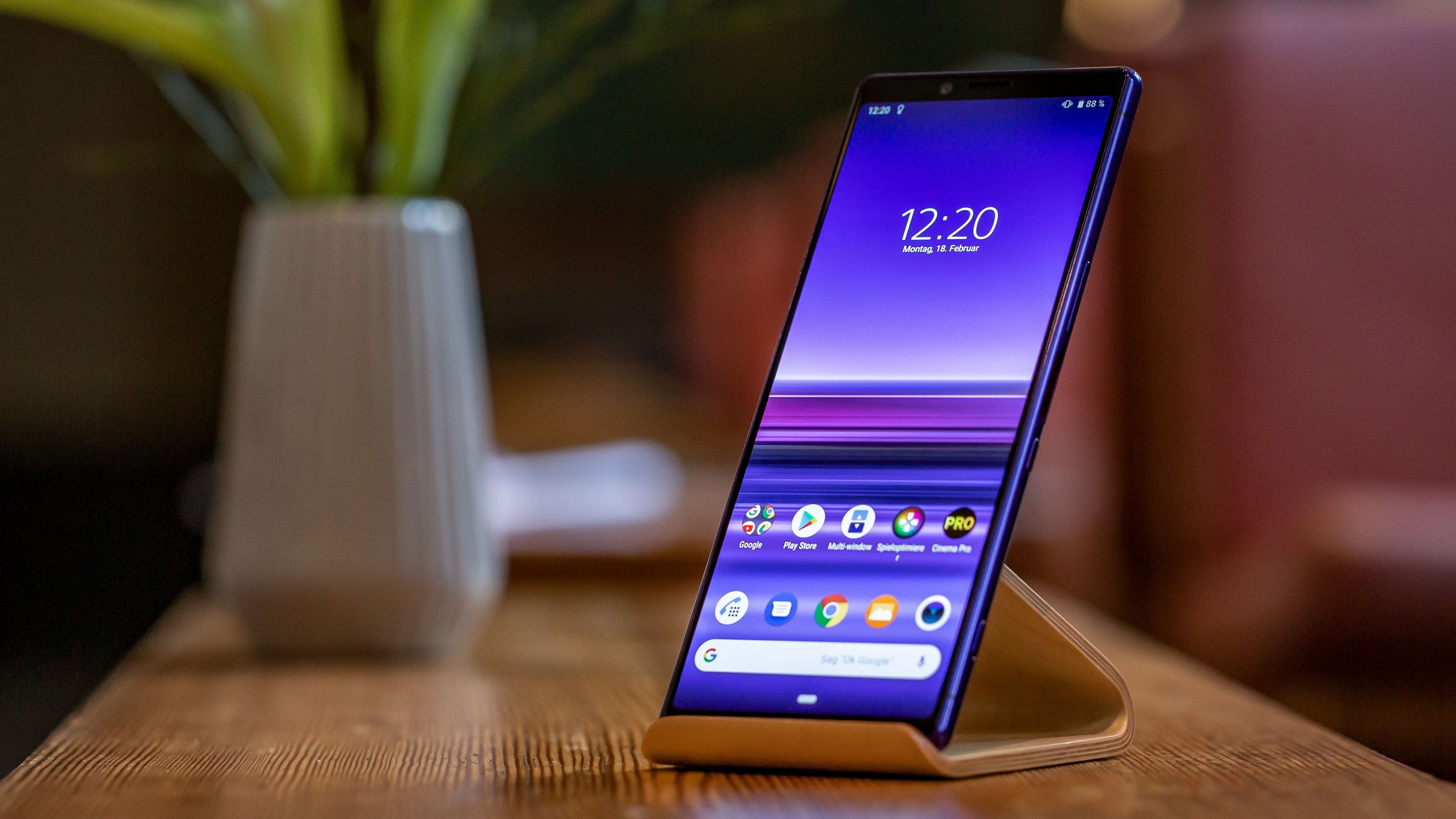 6.2 inç CinemaWide ekran ve üç arka kameralı Sony Xperia 2 geliyor