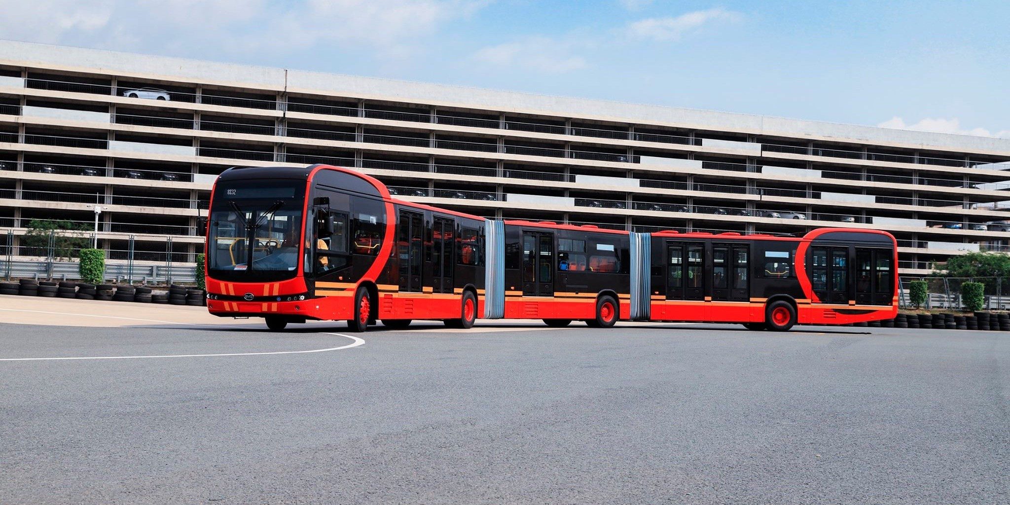 Dünyanın en uzun elektrikli otobüsü tanıtıldı! Kolombiya'daki Metrobüs hattında kullanılacak
