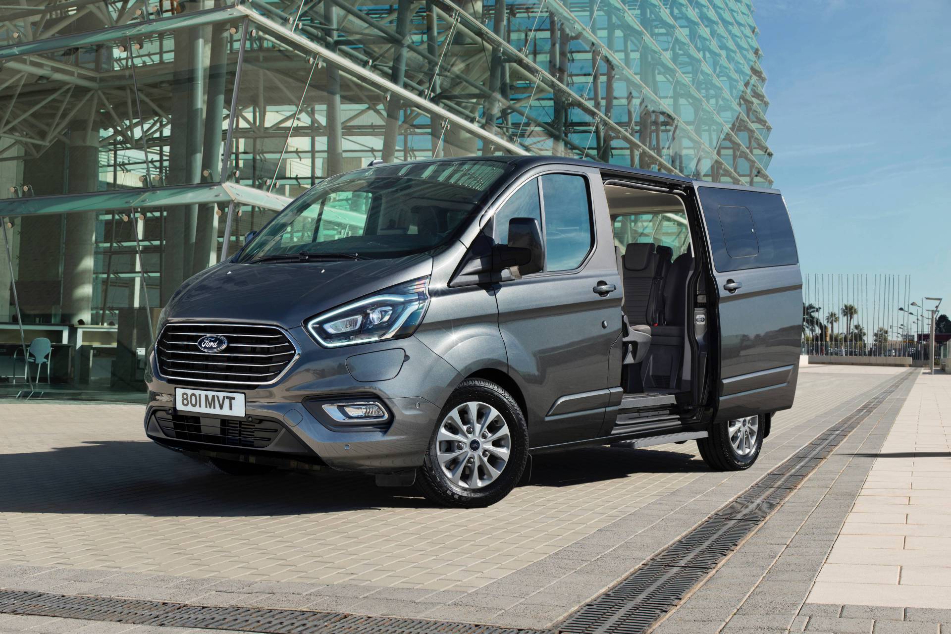 2019 Ford Tourneo Custom'ın hibrit versiyonu tanıtıldı