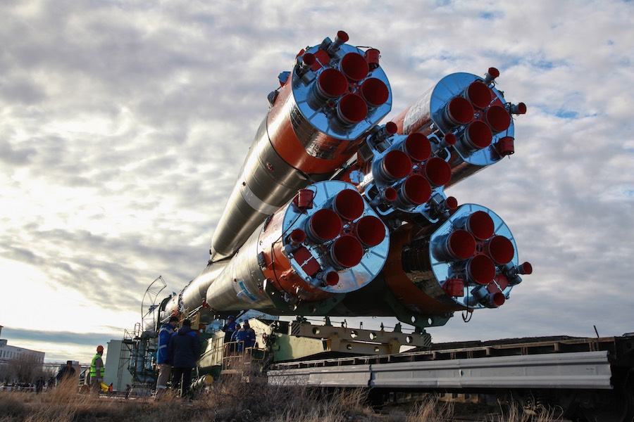 İki Rus roketi aynı gün farklı kıtalardan fırlatılacak